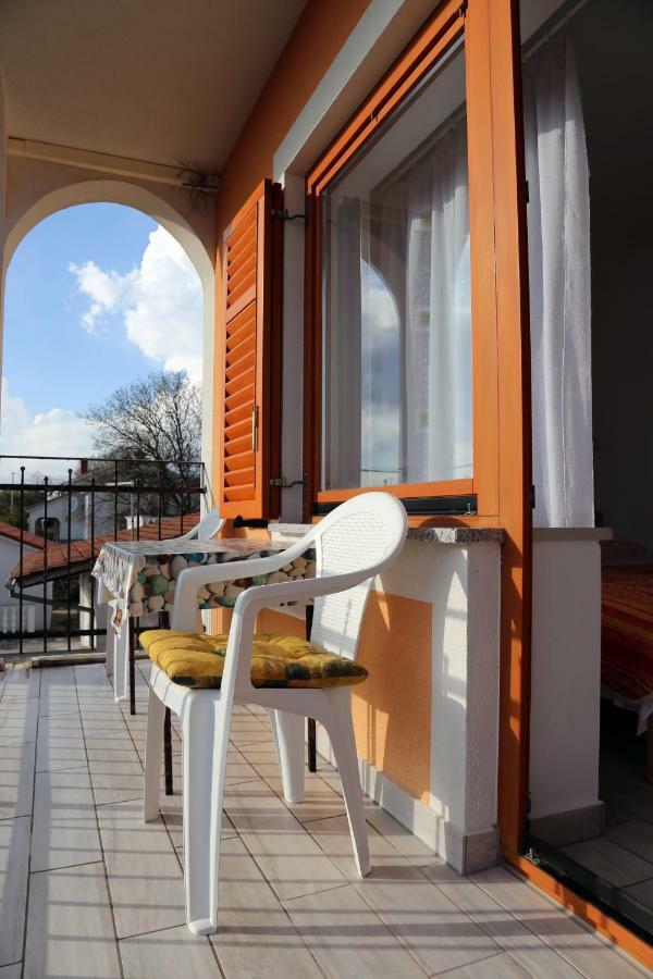 Apartments Laura Пинезичи Экстерьер фото